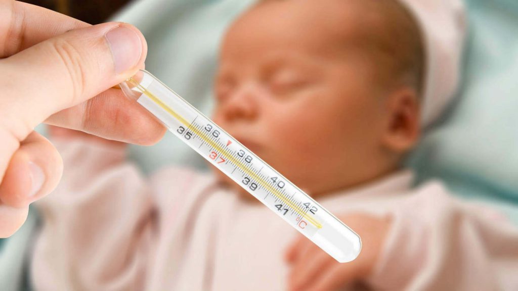 چگونه تب نوزاد بعد از واکسن را پایین بیاوریم؟